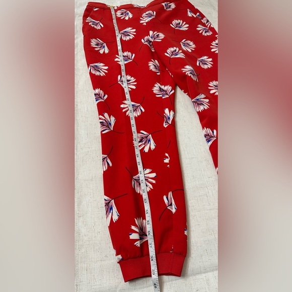 Express Red Floral Ankle Pants ♥️🤍 - Picture 8 of 13